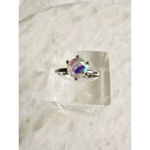 Iridescent round cut cocktail ring ￼